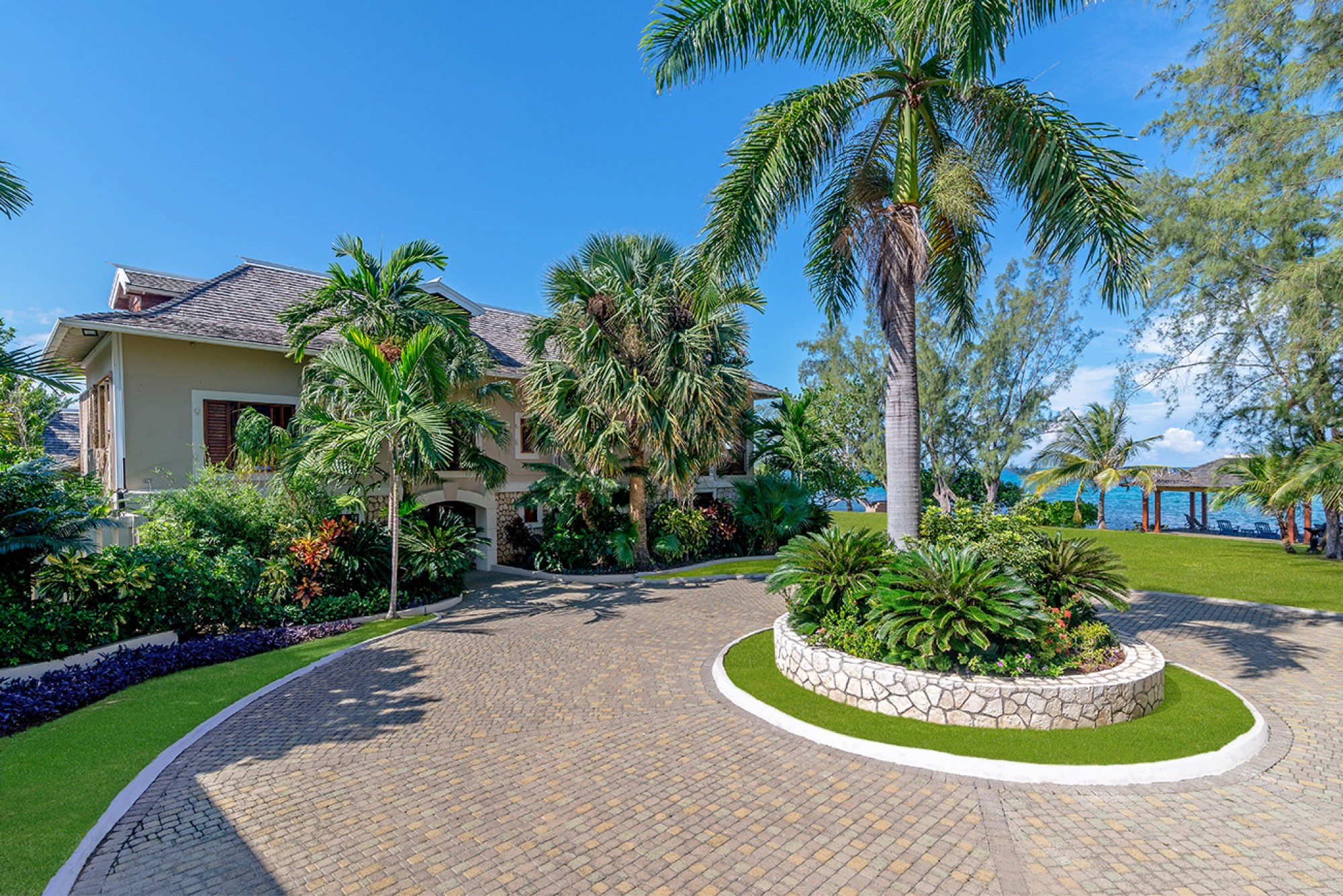 Fortlands Point on the Beach, Jamaica Villa by Linda Smith