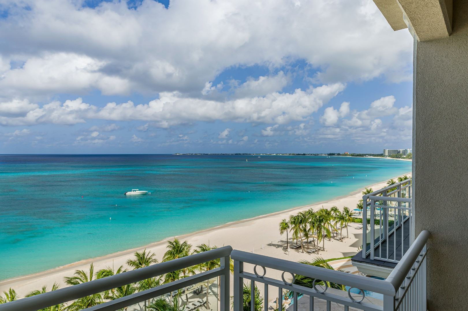 Club Se7en Suites At The Beachcomber 3 Bedroom Penthouse Suite Villa club-se7en-suites-at-the-beachcomber-3-bedroom-penthouse-suite-villa