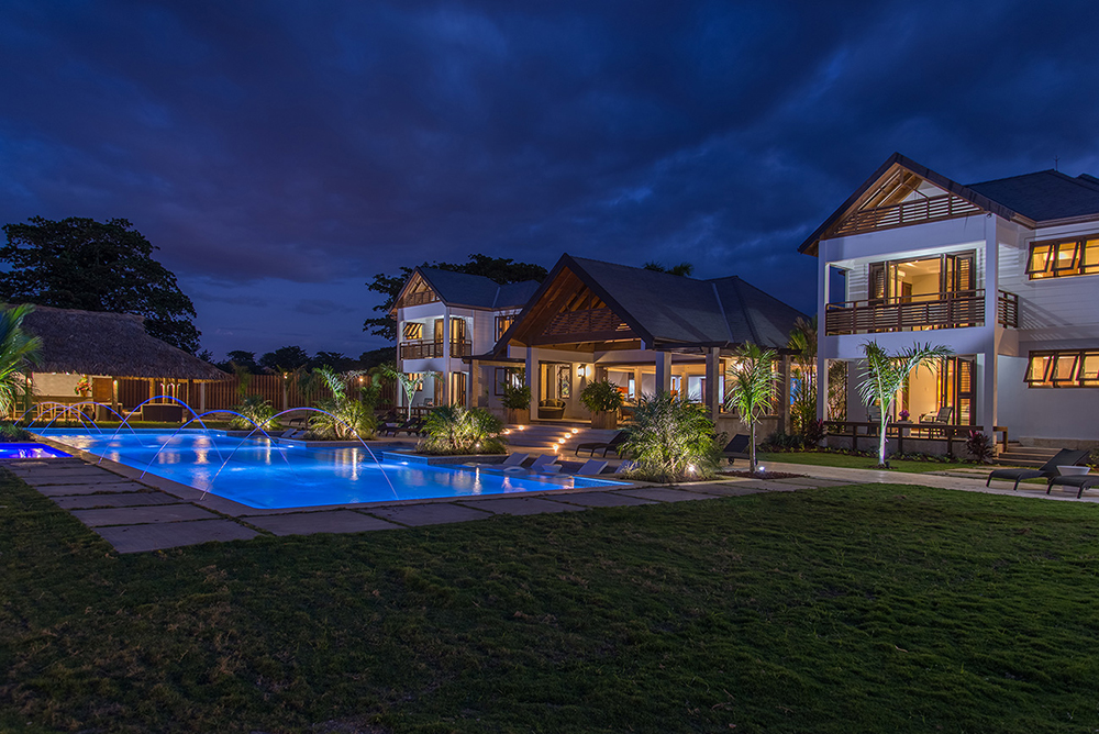 Canoe Cove on the Beach, Jamaica Villa by Linda Smith