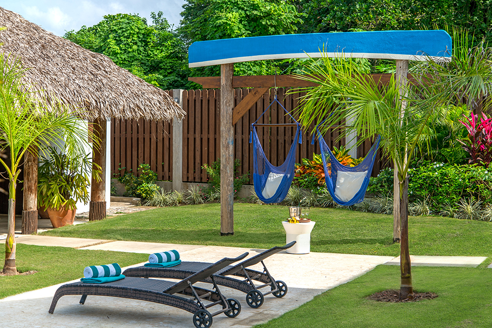 Canoe Cove on the Beach, Jamaica Villa by Linda Smith