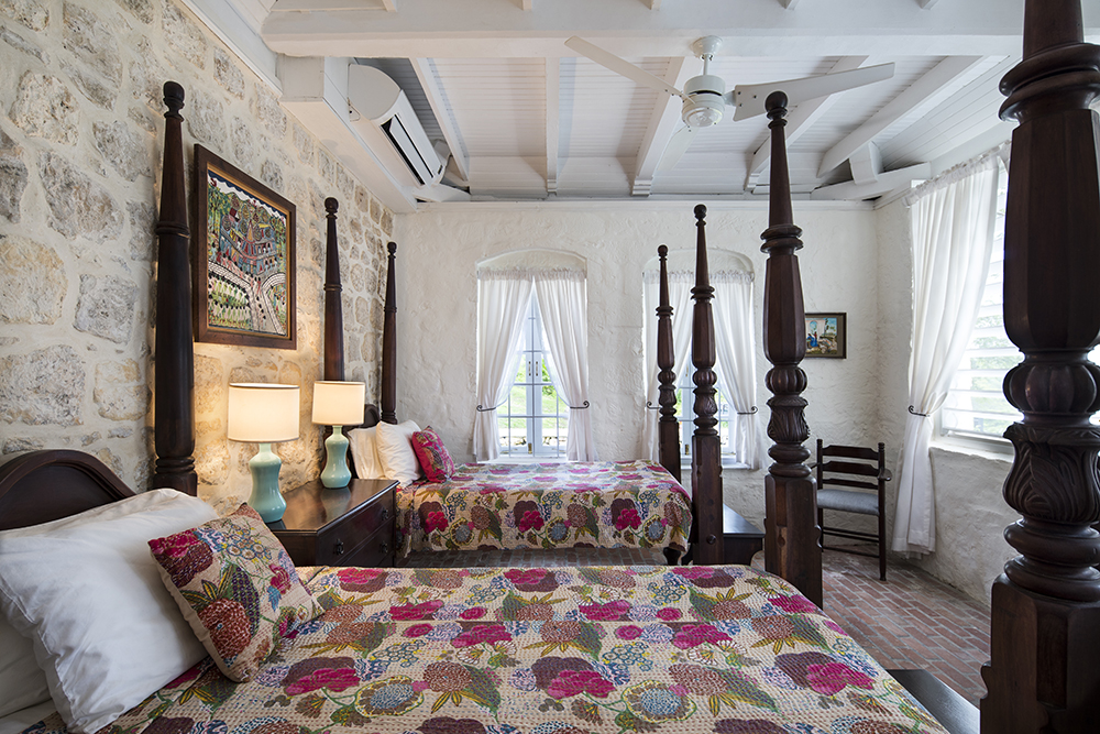 Bedroom 1, with Four poster twin beds with ...