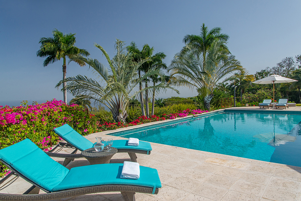 On request, leisurely lunches may be served at the pool.  Don't lift a finger.  Don't even get up.