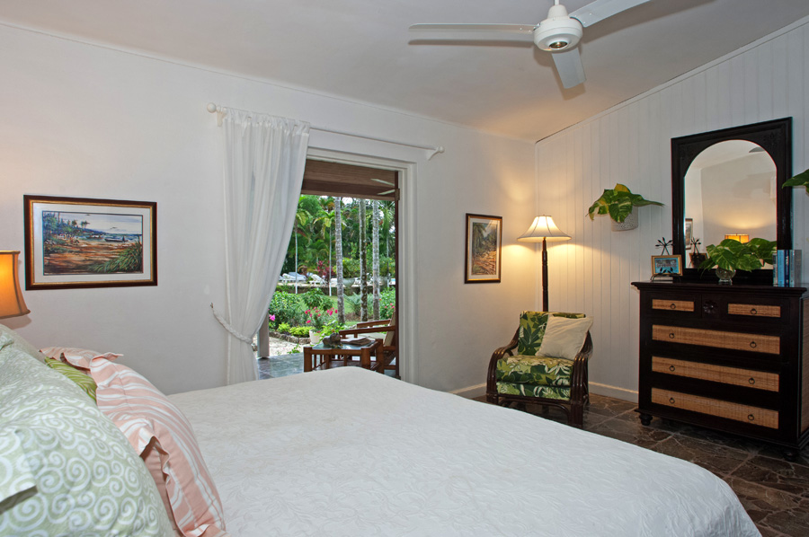 Bedroom 3 opens to both the Great Room and the verandah. The bed can be either kingsize or two twins. Everyone's favorite feature is this room's connecting second shower in an outdoor walled 